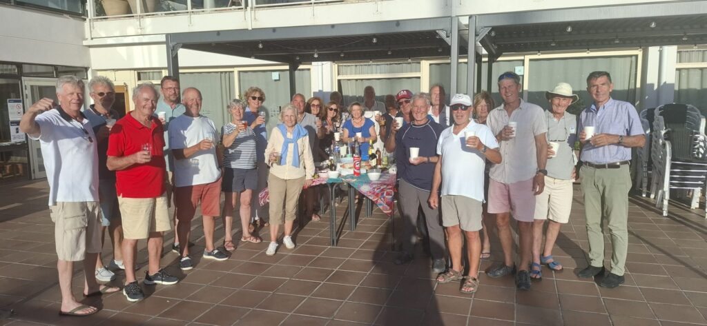 Apéritif convivial sur la très belle terrasse du Reial Maritime Yacht Club à Barcelone.